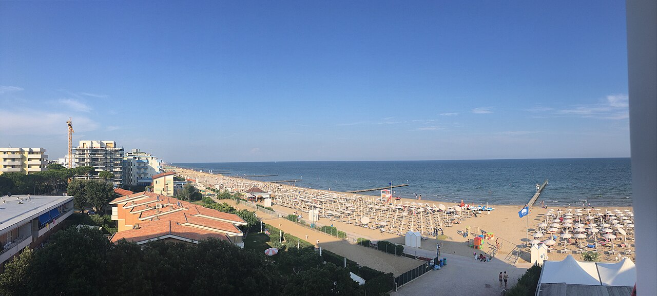 Morning view of the shoreline at Jesolo Lido, with the shallow, clear seabed stretching for tens of metres towards the open sea